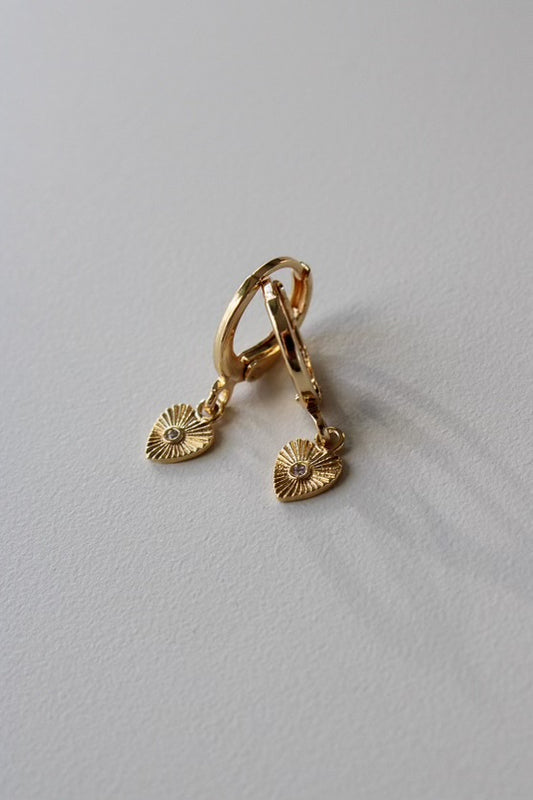 Dainty Heart Huggies